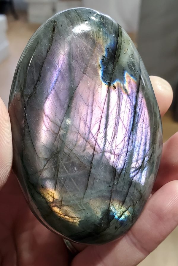 Purple-Pink Labradorite Palm Stone, Madagascar Fashion