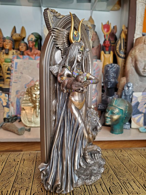 The Priestess Statue Online now