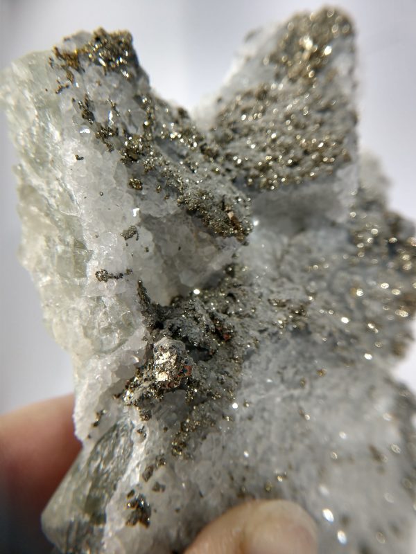 Quartz w  Pyrite, Chalcopyrite on Fluorite (China) Fashion