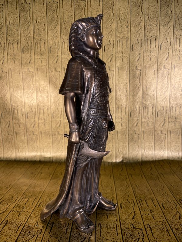 Pharaoh Holding Dagger Statue Fashion